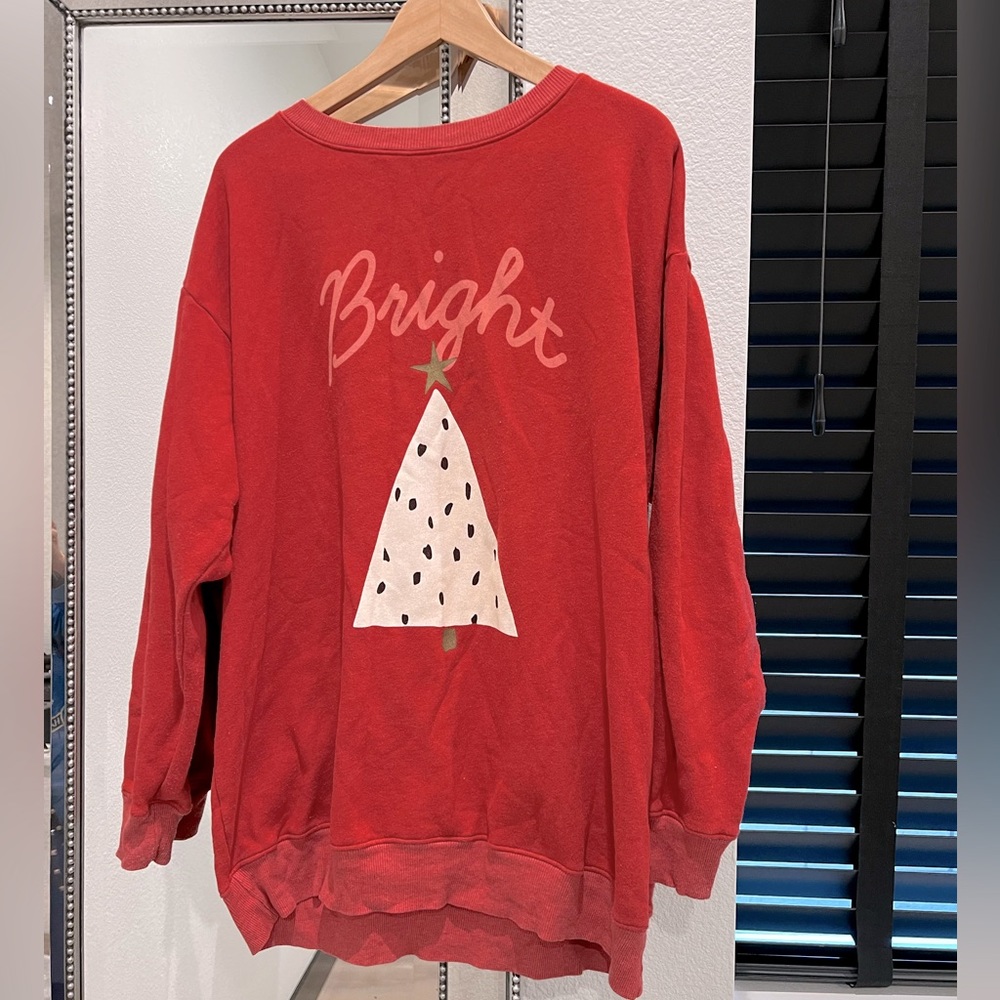WILDFOX ROADTRIP SWEATSHIRT BRIGHT HOLIDAY TREE COLOR: RED SIZE: S
